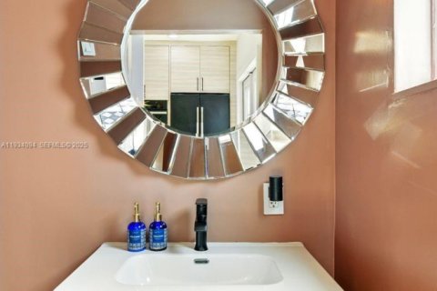 Casa en alquiler en Miami Beach, Florida, 3 dormitorios, 155.15 m2 № 1992753 - foto 14