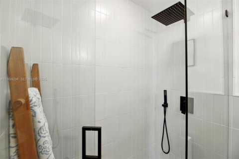 Casa en alquiler en Miami Beach, Florida, 3 dormitorios, 155.15 m2 № 1992753 - foto 20