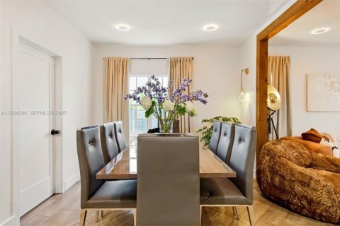 Casa en alquiler en Miami Beach, Florida, 3 dormitorios, 155.15 m2 № 1992753 - foto 9