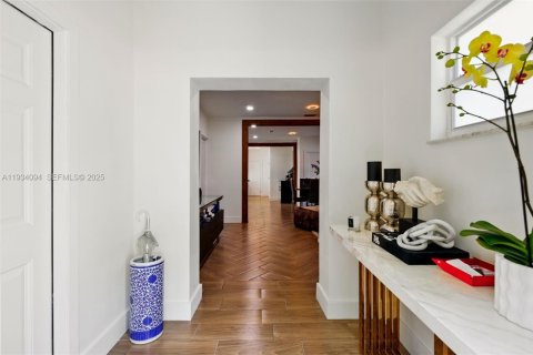 Casa en alquiler en Miami Beach, Florida, 3 dormitorios, 155.15 m2 № 1992753 - foto 15