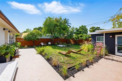 Casa en alquiler en Miami Beach, Florida, 3 dormitorios, 155.15 m2 № 1992753 - foto 29