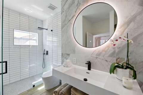 Casa en alquiler en Miami Beach, Florida, 3 dormitorios, 155.15 m2 № 1992753 - foto 17