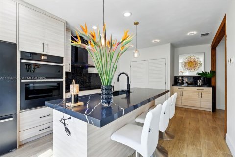 Casa en alquiler en Miami Beach, Florida, 3 dormitorios, 155.15 m2 № 1992753 - foto 13