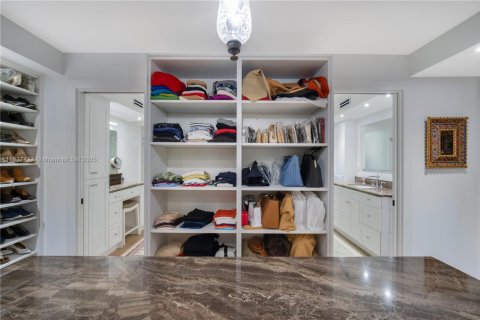 Condo in Coral Gables, Florida, 3 bedrooms  № 1830538 - photo 24