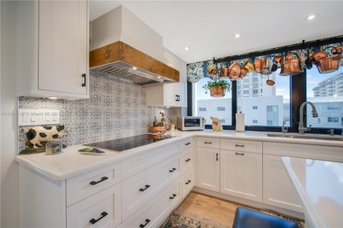 Condo in Coral Gables, Florida, 3 bedrooms  № 1830538 - photo 14
