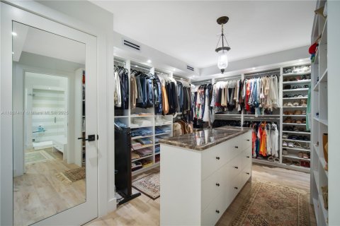 Condo in Coral Gables, Florida, 3 bedrooms  № 1830538 - photo 23