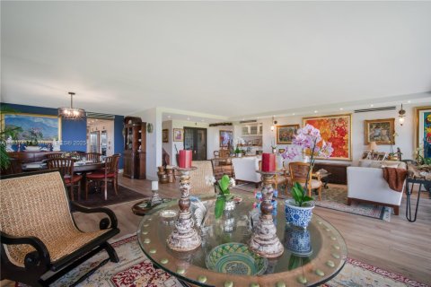 Condo in Coral Gables, Florida, 3 bedrooms  № 1830538 - photo 8