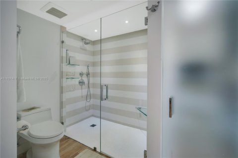 Condo in Coral Gables, Florida, 3 bedrooms  № 1830538 - photo 26