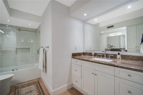 Condo in Coral Gables, Florida, 3 bedrooms  № 1830538 - photo 28