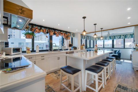 Condo in Coral Gables, Florida, 3 bedrooms  № 1830538 - photo 15