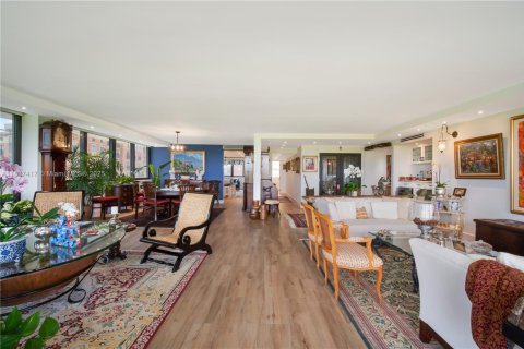 Condo in Coral Gables, Florida, 3 bedrooms  № 1830538 - photo 6
