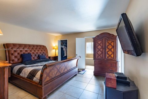 Villa ou maison à vendre à Miami, Floride: 4 chambres, 168.8 m2 № 2001301 - photo 14