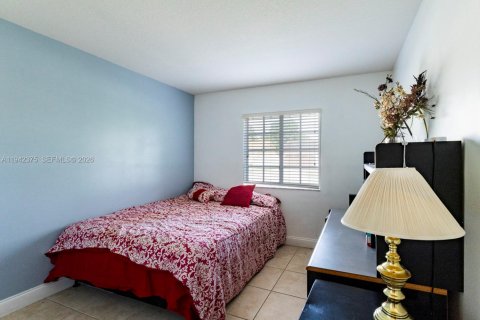 Villa ou maison à vendre à Miami, Floride: 4 chambres, 168.8 m2 № 2001301 - photo 18