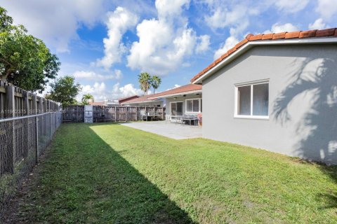 Villa ou maison à vendre à Miami, Floride: 4 chambres, 168.8 m2 № 2001301 - photo 13