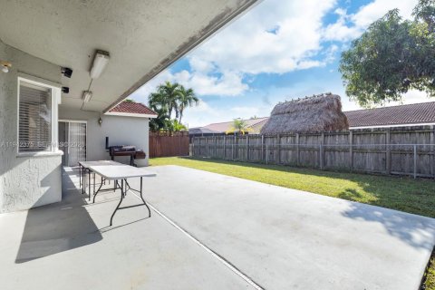 Villa ou maison à vendre à Miami, Floride: 4 chambres, 168.8 m2 № 2001301 - photo 11