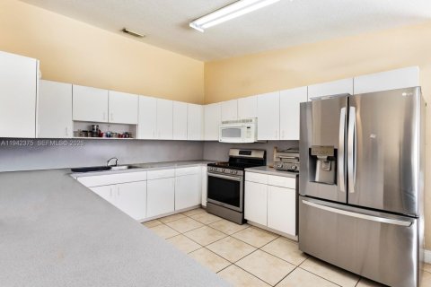 Villa ou maison à vendre à Miami, Floride: 4 chambres, 168.8 m2 № 2001301 - photo 10