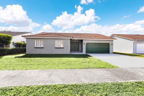 Villa ou maison à vendre à Miami, Floride: 4 chambres, 168.8 m2 № 2001301 - photo 5