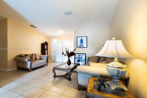 Villa ou maison à vendre à Miami, Floride: 4 chambres, 168.8 m2 № 2001301 - photo 7