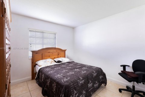 Villa ou maison à vendre à Miami, Floride: 4 chambres, 168.8 m2 № 2001301 - photo 17