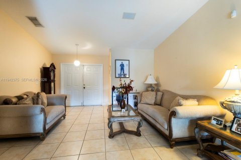 Villa ou maison à vendre à Miami, Floride: 4 chambres, 168.8 m2 № 2001301 - photo 6