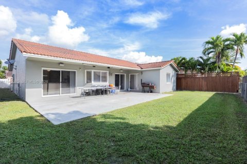 Villa ou maison à vendre à Miami, Floride: 4 chambres, 168.8 m2 № 2001301 - photo 1