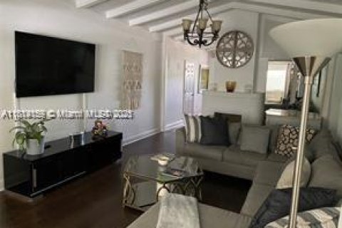 Propiedad comercial en venta en Miami, Florida, 204.38 m2 № 2055260 - foto 9