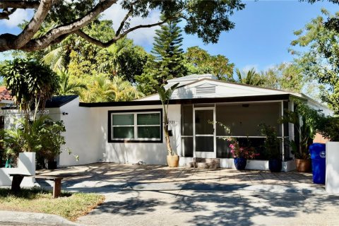 Propiedad comercial en Miami, Florida 204.38 m2 № 2055260