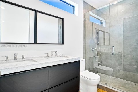 Купить виллу или дом в Майами, Флорида 3 спальни, 155.7м2, № 2152857 - фото 21