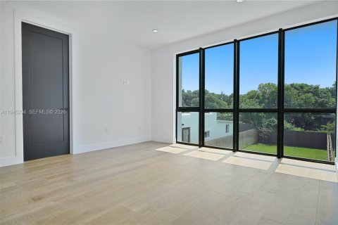 Купить виллу или дом в Майами, Флорида 3 спальни, 155.7м2, № 2152857 - фото 19