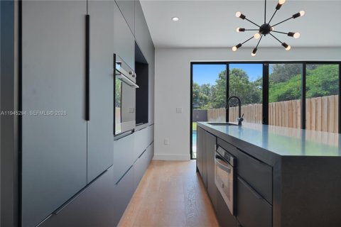 Купить виллу или дом в Майами, Флорида 3 спальни, 155.7м2, № 2152857 - фото 13