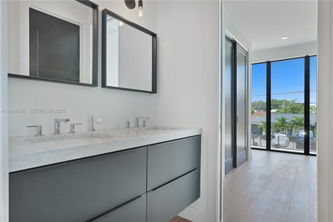 Купить виллу или дом в Майами, Флорида 3 спальни, 155.7м2, № 2152857 - фото 20