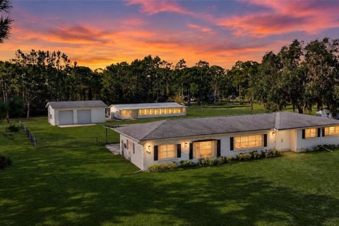 Casa en Palatka, Florida 5 dormitorios, 330.92 m2 № 2374011