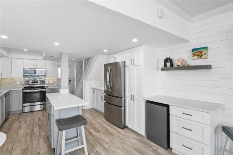 Condo in New Smyrna Beach, Florida, 2 bedrooms № 2145043 - photo 13
