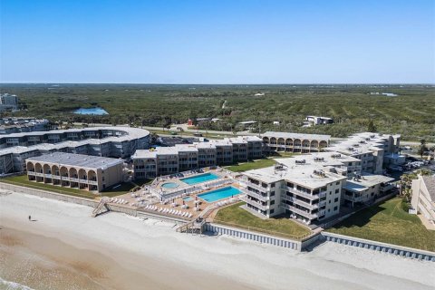 Condo in New Smyrna Beach, Florida, 2 bedrooms № 2145043 - photo 11