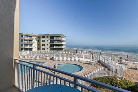 Condo in New Smyrna Beach, Florida, 2 bedrooms № 2145043 - photo 9