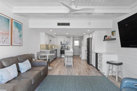 Condo in New Smyrna Beach, Florida, 2 bedrooms № 2145043 - photo 5