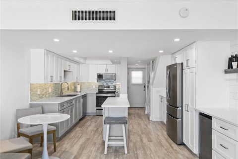 Condo in New Smyrna Beach, Florida, 2 bedrooms № 2145043 - photo 15