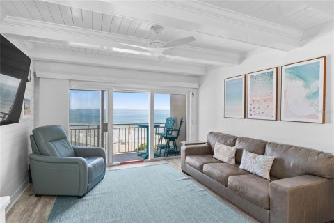 Condo in New Smyrna Beach, Florida, 2 bedrooms № 2145043 - photo 6