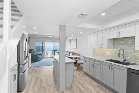 Condo in New Smyrna Beach, Florida, 2 bedrooms № 2145043 - photo 17