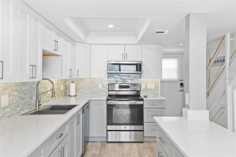 Condo in New Smyrna Beach, Florida, 2 bedrooms № 2145043 - photo 16