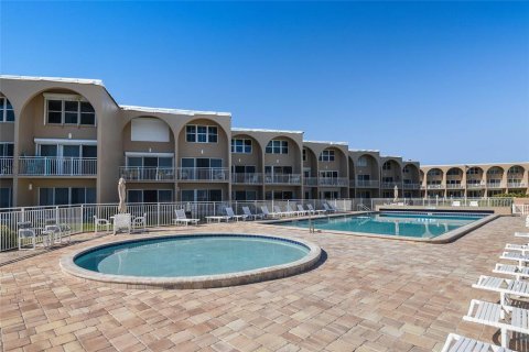 Condo in New Smyrna Beach, Florida, 2 bedrooms № 2145043 - photo 10