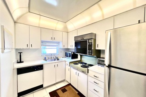 Condominio en alquiler en Pembroke Pines, Florida, 2 dormitorios, 108.7 m2 № 1896714 - foto 10