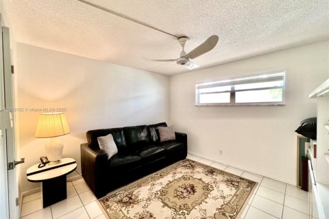 Condominio en alquiler en Pembroke Pines, Florida, 2 dormitorios, 108.7 m2 № 1896714 - foto 8