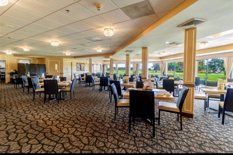 Condominio en alquiler en Pembroke Pines, Florida, 2 dormitorios, 108.7 m2 № 1896714 - foto 23