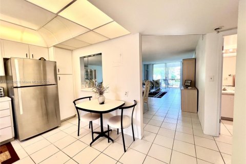 Condominio en alquiler en Pembroke Pines, Florida, 2 dormitorios, 108.7 m2 № 1896714 - foto 12
