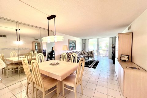 Condominio en alquiler en Pembroke Pines, Florida, 2 dormitorios, 108.7 m2 № 1896714 - foto 13