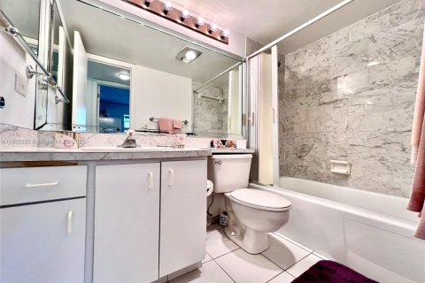 Condominio en alquiler en Pembroke Pines, Florida, 2 dormitorios, 108.7 m2 № 1896714 - foto 9