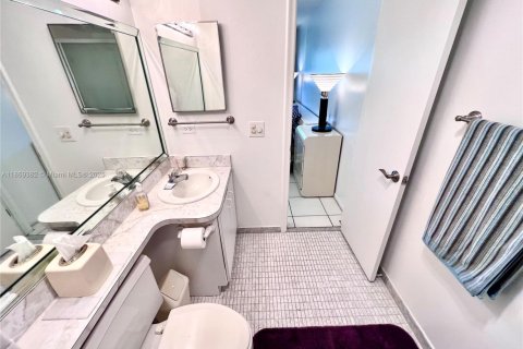 Condominio en alquiler en Pembroke Pines, Florida, 2 dormitorios, 108.7 m2 № 1896714 - foto 6