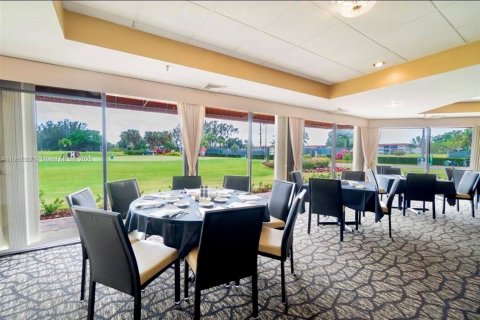 Condominio en alquiler en Pembroke Pines, Florida, 2 dormitorios, 108.7 m2 № 1896714 - foto 22