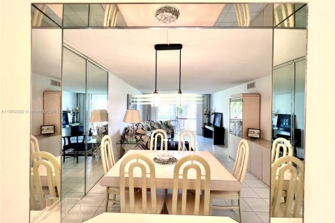 Condominio en alquiler en Pembroke Pines, Florida, 2 dormitorios, 108.7 m2 № 1896714 - foto 14